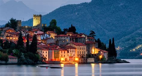 Het schilderachtige dorpje varenna ligt halverwege het comomeer. Comomeer: Verzorgde vakantiehuizen, appartementen ...