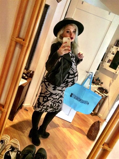 Vissa av dessa växer efterhand ihop, som vuxen har man 206 ben. Gravid vecka 34 • Sara Glavin