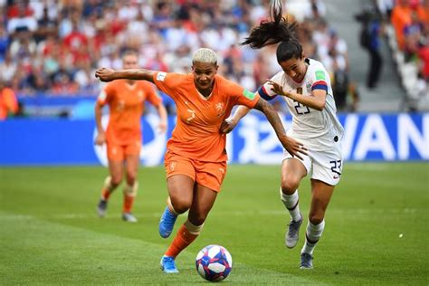 Speelschema ek en wk 2020, 2021 en 2022 vrouwen voetbal, handbal, hockey, volleybal met nieuws en wedstrijden van nederland: Jill Baijings (20) debuteert in selectie Oranje-vrouwen ...