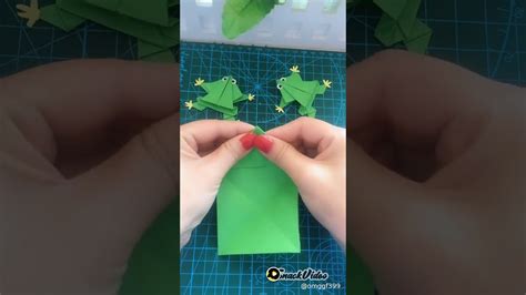 Setelah menyimak sejarang panjang origami, sekarang mari saatnya kita membuat beberapa origami dasar yang mudah untuk dibuat. Tutorial cara membuat origami katak mudah. - YouTube