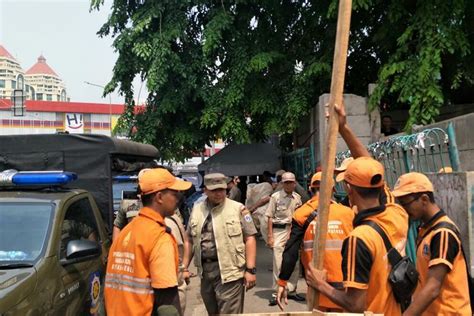 Ini merupakan satu peningkatan sejumlah 65.5% dalam hanya satu dekad. Mulai Hari Ini PKL Senen Tidak Boleh Berjualan di Bahu Jalan