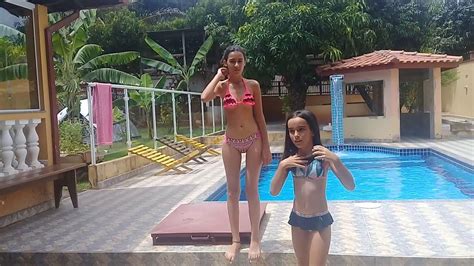 Menina dancando, veja essa menina dançando, menina de 5 anos arrasa dançando pesadão. Desafio da piscina com minhas primas Gemeas. Com