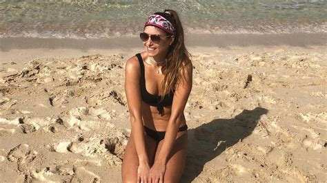 Regelmäßig postet sie für ihre mittlerweile 500.000 follower. Nach Bikini-Pic-Verbot: Cathy Hummels wieder im Zweiteiler ...