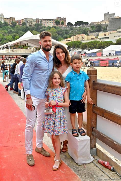 Check spelling or type a new query. Olivier Giroud : Sortie en famille avec Jennifer et les ...