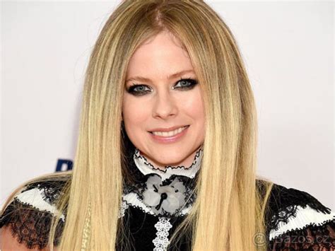 Born september 27, 1984) is a canadian singer, songwriter and actress. すごい Avril Lavigne 2020 - ベリーショート レディース かっこいい