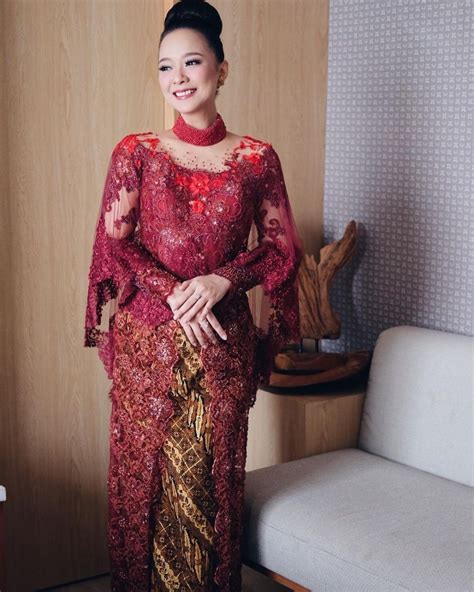 Kombinasi satin & polos, batik, modern, mewah, pesta, orang gemuk, terbaru, polos, bagus. Model Baju Kebaya Warna Maroon - Galeri Busana dan Baju Muslim