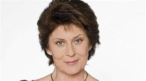 Daneben sind mit dirk galuba als werner saalfeld, sepp schauer als alfons sonnbichler und antje hagen als hildegard sonnbichler die darsteller der ersten stunde dabei. Charlotte Saalfeld kehrt in... - Sturm der Liebe - ARD ...