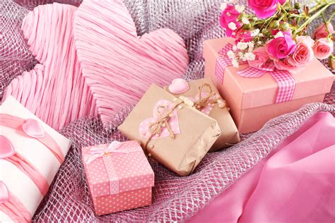 Wedding Guest Etiquette 101: Gift Giving