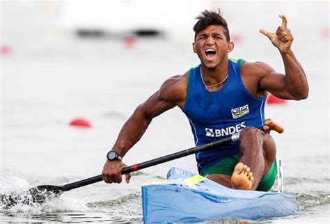 Família 'empurra' isaquias queiroz para mais medalhas na canoagem. Um dia após queda, Isaquias Queiroz fatura bicampeonato ...