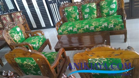 Sebelum membeli kursi atau sofa, anda perlu mengetahui perbedaan antara sofa sectional dan set sofa. Kursi Sofa Ukir Kayu Hongkong Tosca Malang | Mebel Anik ...