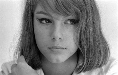 The film ends following of pov shot of her fall as she plummets down the building with another shot of the empty balcony and her wig on the floor. Roma Film Festival 2012: omaggio a Stefania Sandrelli ...