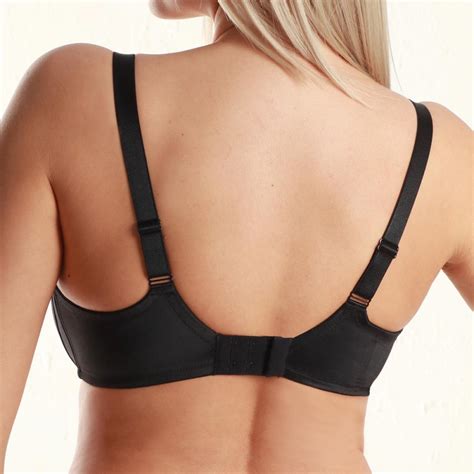 Codes promo, ventes flash, livraison offerte, trouvez le produit de vos rêves à prix réduit ! Soutien-gorge emboitant en coton avec armatures noir ...