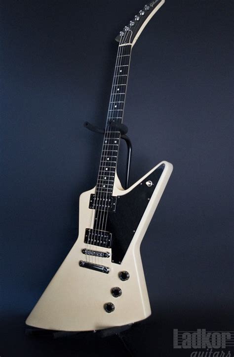 Истории, метал, музыка на развлекательном портале fishki.net. 1997 Gibson Explorer White Ebony Fretboard