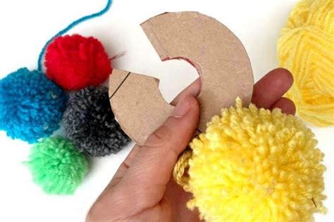 I have learned 6 different methods to make them. Einfache und effektvolle Bastelanleitung und Dekoideen mit Pom Poms