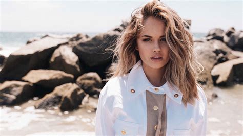 Teenage model cora (played by disney star debby ryan) is the daughter of the head of a major modelling agency and has always worked hard to live up to the expectations of her mother (. Debby Ryan to Star in CW's 'Insatiable' | Hollywood Reporter