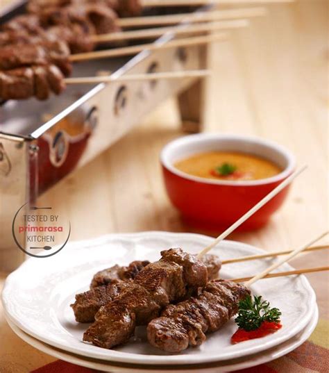 Selain sate daging jadi empuk, rasa dan aromanya lebih enak. Resep Satai Daging Sapi Bumbu Santan