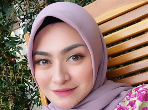 Nah itulah sob, mengenai informasi viral twitter nathalie holscer istri sule mengenai video 20 detik dan manajer. Video Porno 20 Detik Nathalie Holscher Tersebar di Sosial ...