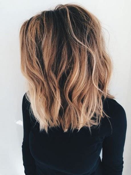 Découvrez notre sélection de 20 belles coiffures idéales pour vous, dénichées sur pinterest ! Coiffure cheveux mi long 2021