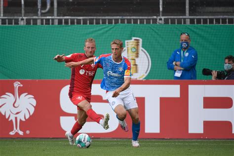 Fin bartels bartels verwandelt und schießt kiel ins achtelfinale! Holstein Kiel: Pokalspiel gegen FC Bayern wird verlegt