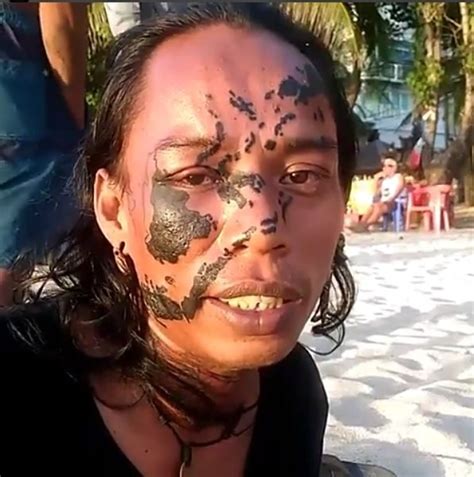 Kumpulan gambar tato tulisan penuh makna bergambar tato sumber : Nasionalis, pemuda ini tutupi separuh wajah dengan tato ...