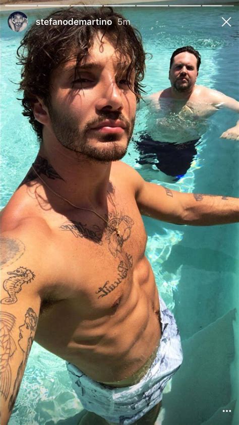 Stefano de martino (torre annunziata, nápoles, italia, 3 de octubre de 1989 ) es un bailarín profesional, empresario, modelo, showman, coreógrafo, presentador de televisión y de radio italiano: Stefano De Martino in costume in piscina - la foto da ...