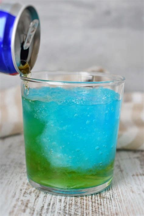 Irish trash can ingredients and kitchen tools. Frozen Irish Trash Can | Recipe (With images) | Trash can ...