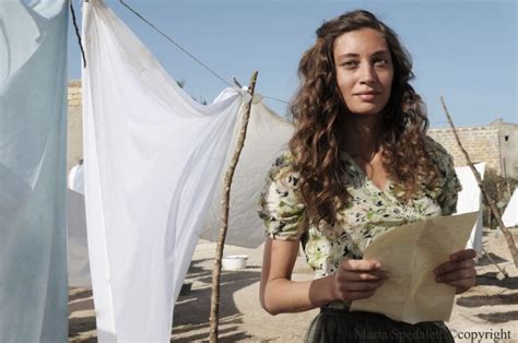 Baarìa konusu ve oyuncuları için tıkla. Margareth Madè è la bella protagonista del film Baaria di ...