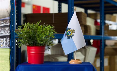 Abonniere envato elements für unbegrenztes herunterladen von stock video gegen eine monatliche gebühr. San Marino Flagge - San-marinesische Fahne kaufen ...