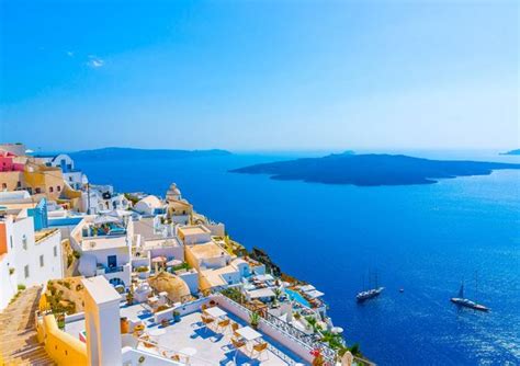 اثينا تلك المدينة الساحرة هي عاصمة اليونان، وهي من مدن اليونان التي يتزايد بها عدد السكان بشكل مستمر. السياحة في اليونان : اهم 5 وجهات سياحية في اليونان - رحلاتك