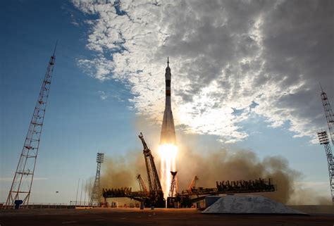 File:Soyuz TMA-05M rocket launches from Baikonur 4.jpg