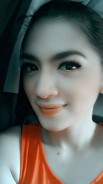Terdengar sempurna wahhhh, nggak deh. Angel Karamoy Bugil