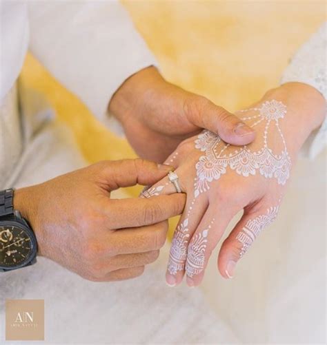 Johan asari dan izreen azminda bersemuka di one utama. (FOTO) Majlis Persandingan Izreen Azminda Dan Ude Wahid ...