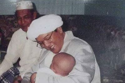 Jangan lupa bacakan doa untuk bayi baru lahir berikut ini agar si kecil senantiasa dilimpahi keberkahan, ya! Doa untuk Mendiamkan Bayi yang Menangis, Tiupkan 3x di ...
