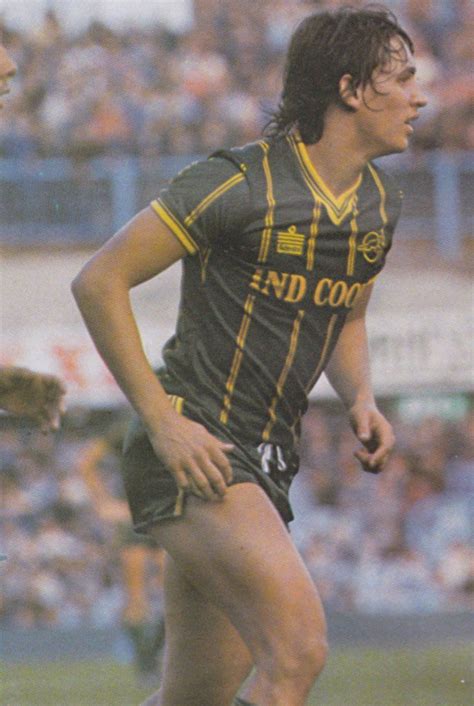 He is regarded as one of the greatest english strikers. GARY LINEKER dal 1977 al 1985 ha giocato con la maglia del Leicester prima di giocare 1 anno con ...