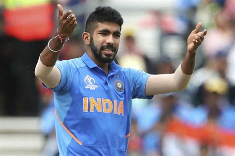 Checkout jasprit bumrah height, weight, age, biography, affairs, photos, videos, favorite things, interesting facts in hindi and more at amar ujala. Jasprit Bumrah's Pic In Mask Gets Epic Response From Rohit ...