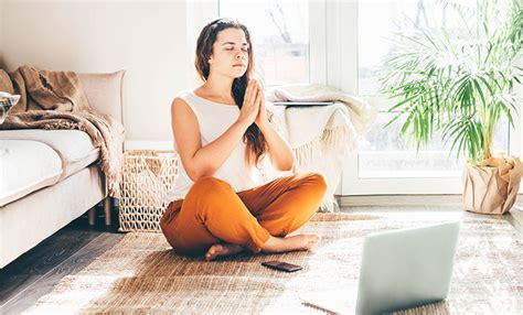 As you go through the list below and visit the links provided, you'll find most of the apps share a variety of standard features. 10 Meditation and Mindfulness Websites & Apps You Should Try