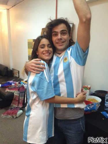 En momentos bien distintos de su carrera, el actor fue protagonista de dos romances que acapararon la. Tini y Peter - PicMix