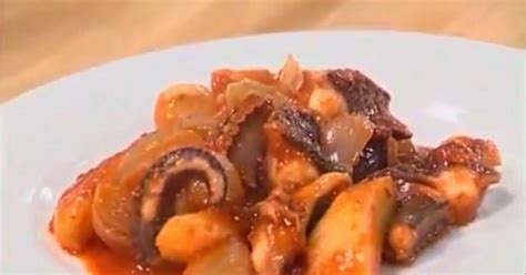 I Ingredients 1 octopus (1 -1.5 kg) 2 cups white wine 1/2 tsp of black ...