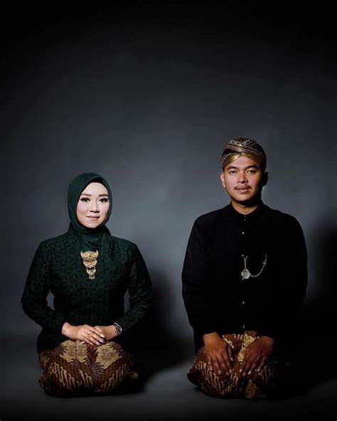 Jadi untuk sekedar menambah koleksi photo prewedding top dengan bermacam macam format. 10 Inspirasi Foto Prewedding Hijab Terbaik (Tren 2020)