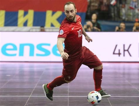 468,681 likes · 126 talking about this. La amenaza de España: 'O Magico' Ricardinho | Fútbol | EL ...