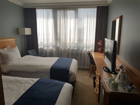 Enjoy excellent transport links close to london's key attractions at the holiday inn london kensington forum hotel. Holiday Inn Kensington Forum London Hotel Review ...