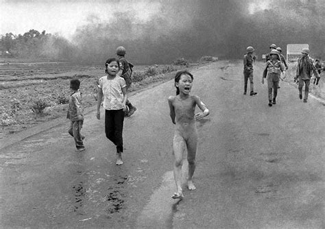 Seltener auch chiến tranh mỹ „amerikanischer krieg) wurde von etwa 1955 bis 1975 in und um vietnam geführt. Ein Bild des Vietnamkrieges, das die ganze Brutalität ...