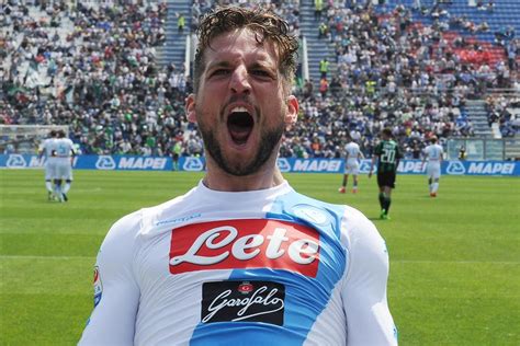 Dries mertens plays for serie a tim team napoli and the belgium national team in pro evolution soccer 2021. Il rinnovo di Mertens: 4 milioni l'anno fino al 2021 e ...