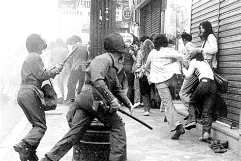 Estamos falando de um período histórico de 21 anos em que a democracia esteve suspensa em nosso país. Ditadura militar: atualize as histórias que te contaram na ...