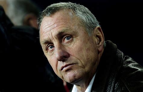 Johan cruyff was a dutch footballer and football manager, who is often regarded as one of the finest footballers and managers that has ever been involved with the game. Johan Cruyff a dû se résoudre à arrêter de fumer