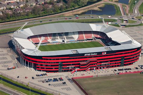 In linschoten, utrecht, when the heavy winds toppled a tree, which sent it crashing down on a bike path along the haardijk. Afas Stadion (Alkmaar, Netherlands) | Sobre futebol ...