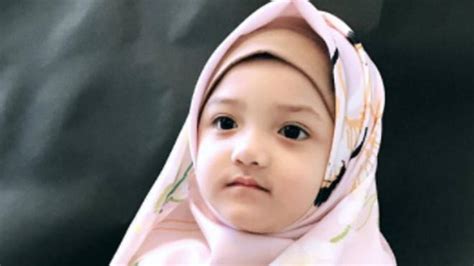 Anak kecil lucu memakai jilbab harga foto lucu bayi hijab. 35+ Trend Terbaru Foto Anak Kecil Lucu Imut Berhijab - Jalen Blogs