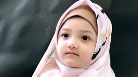 Internet buat menyaji suatu berita yang berjutaan pasti harus kalian gunakan. 35+ Trend Terbaru Foto Anak Kecil Lucu Imut Berhijab ...