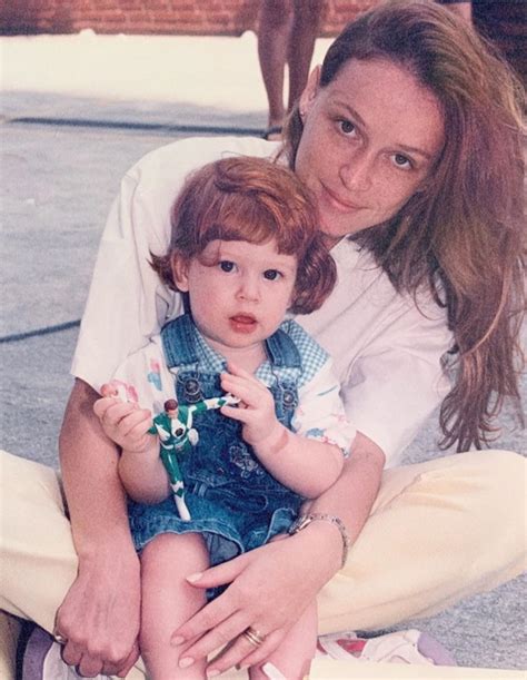 Marina Ruy Barbosa posta fotos da mãe grávida e fãs 'piram ...
