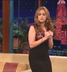 For you, prostrating yourself so modestly, so economically. Jenna Fischer GIF - Find & Share on GIPHY